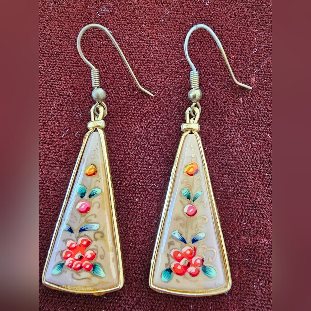 GUC Vintage Dangle / Drop Floral Triangle Earrings
